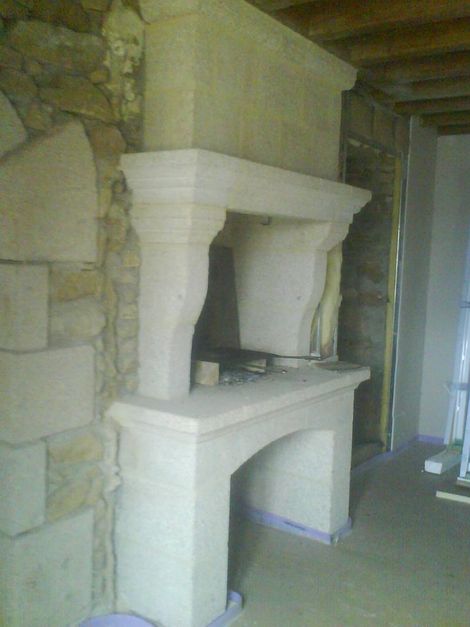 Création de cheminée Au Fil de la Pierre tailleur de pierre à Semallé dans l'Orne