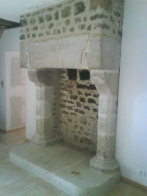 Tailleur de pierre pour rénovation de cheminée dans l'Orne