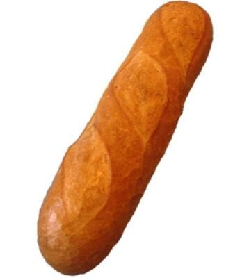 Ein Laib Brot liegt auf einer weißen Oberfläche