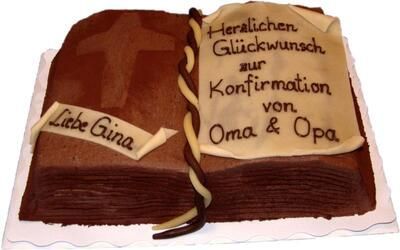 Ein Kuchen in Form eines offenen Buches mit dem Namen Gina darauf
