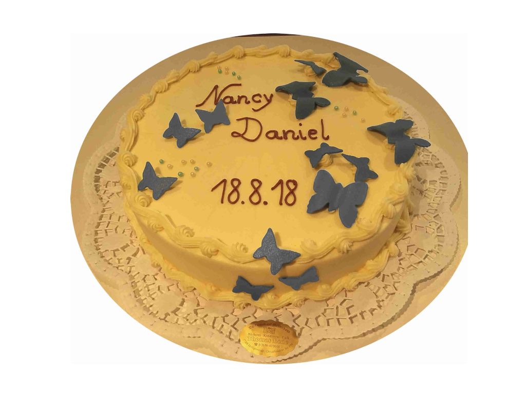 Torte zur Hochzeit mit Schmetterlingen 