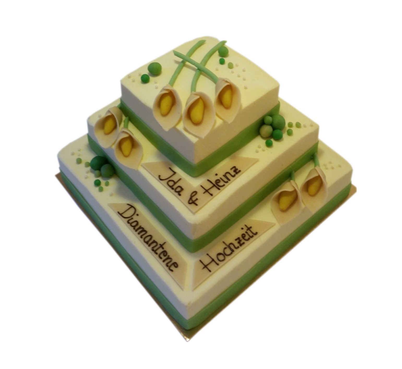 Ein pyramidenförmiger Kuchen mit der Aufschrift „Diamantene Hochzeit“