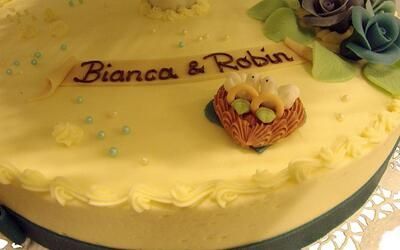 Ein Kuchen mit den Namen Bianca und Robin darauf