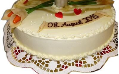 Ein Kuchen mit dem Datum August 2015 darauf