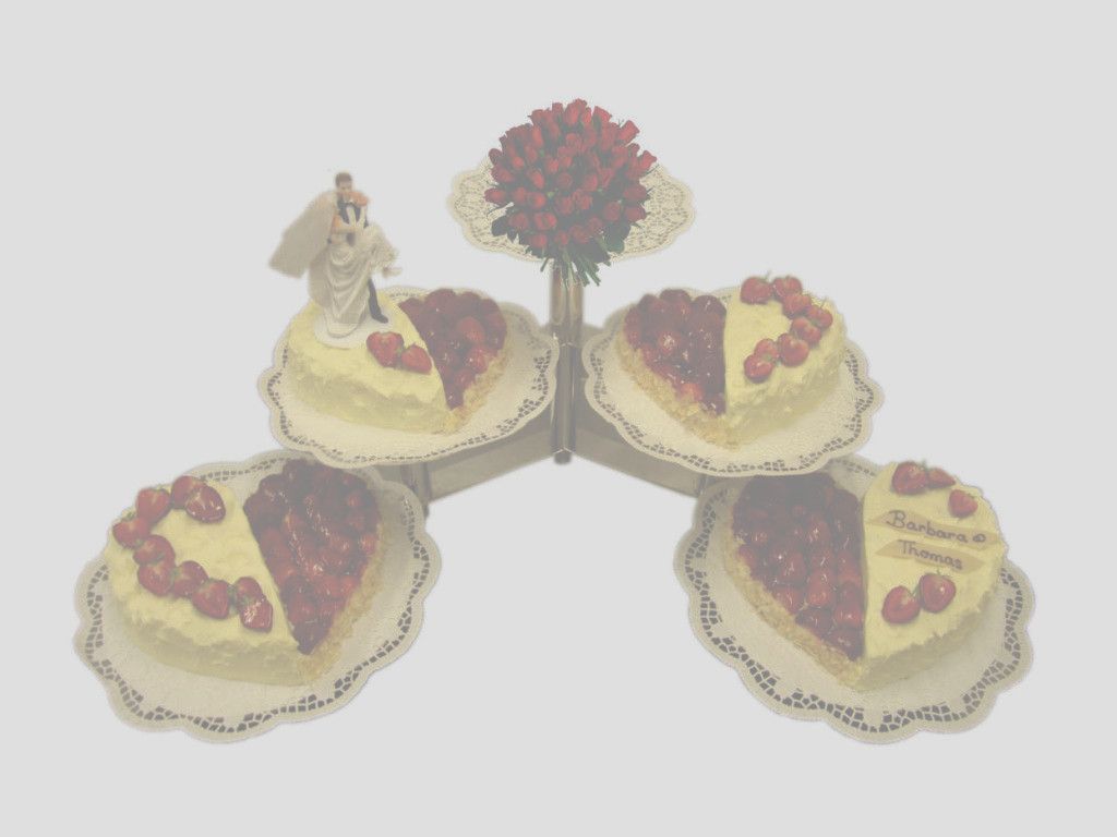 Hochzeitstorte, 4-stöckig, auf Gestell,
