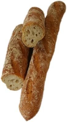 Auf weißem Hintergrund sind drei Brotlaibe übereinander gestapelt.