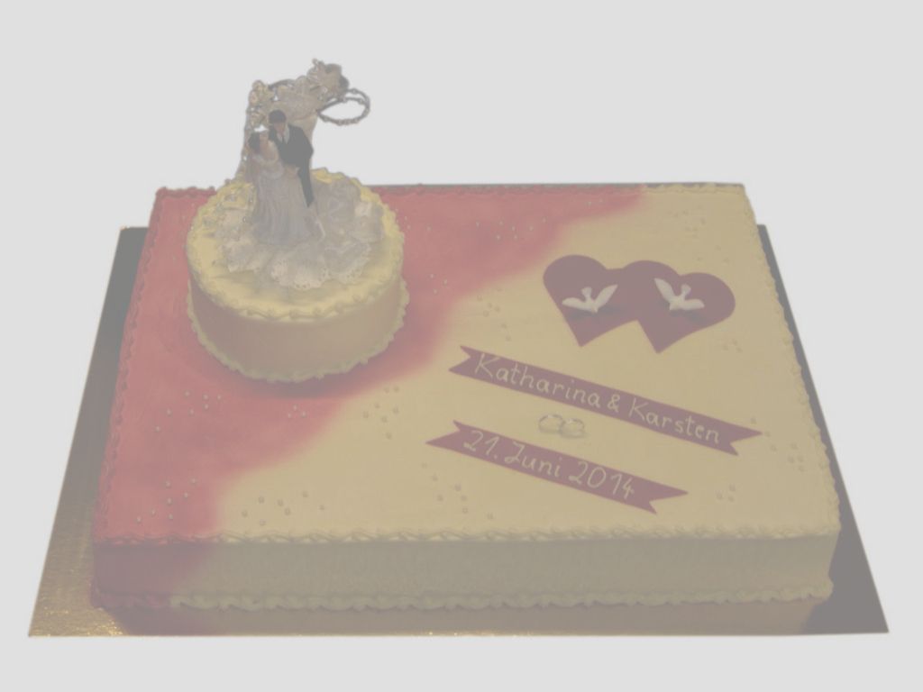 Vierecktorte mit kleiner Torte