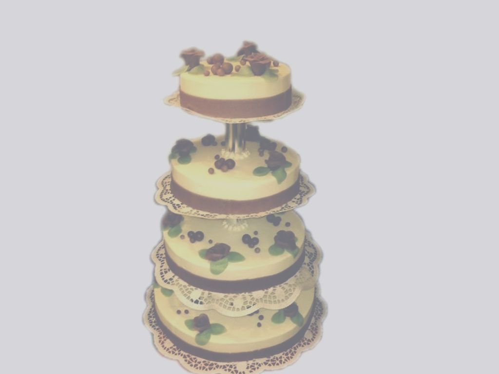 Hochzeitstorte, 4-stöckig, auf Gestell,