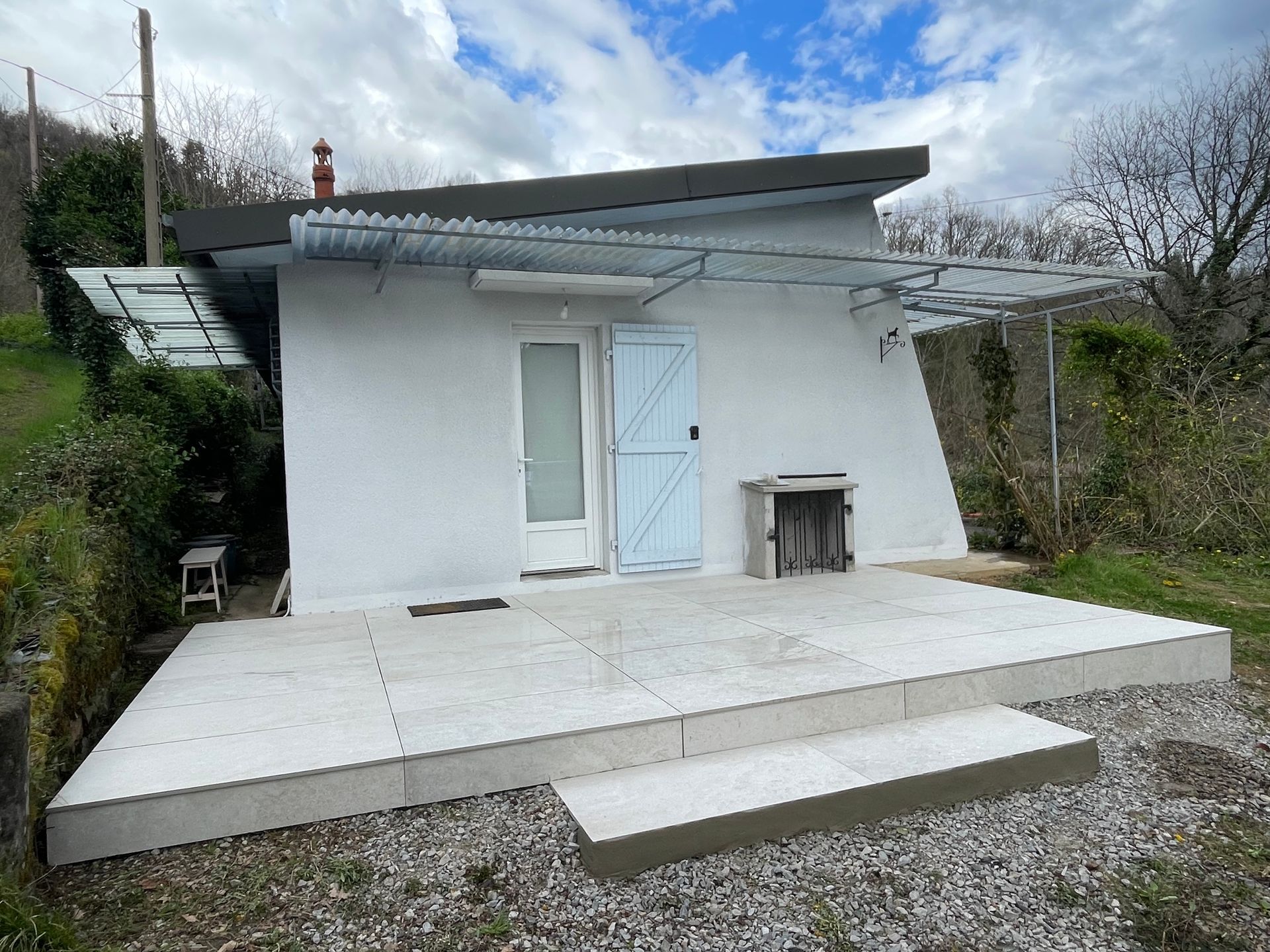 Une terrasse en dalles
