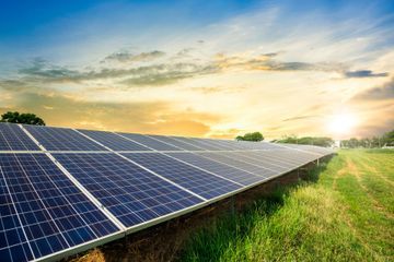 Solaranlagen im Feld