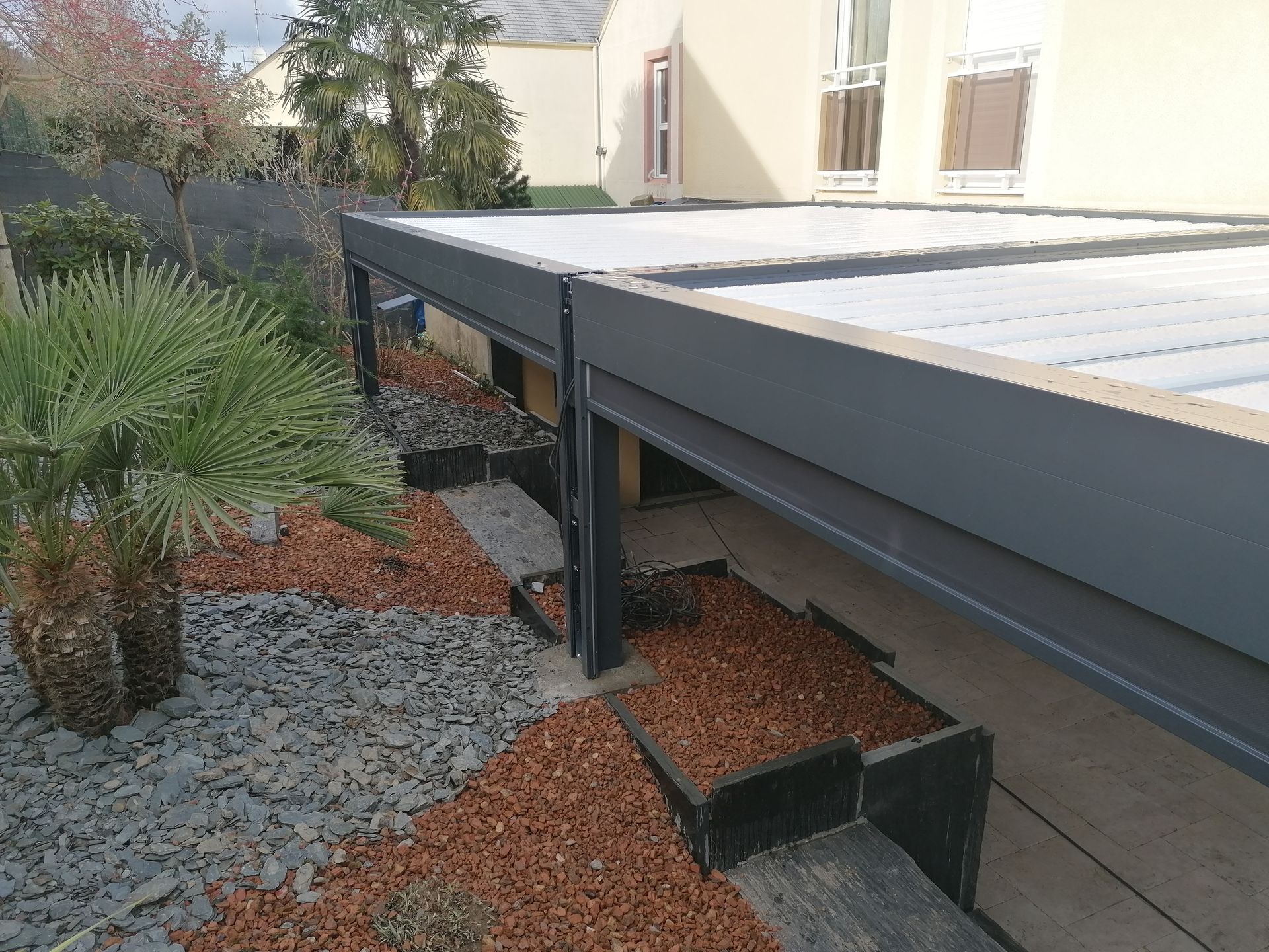 Photo d'aménagement paysager avec pergola