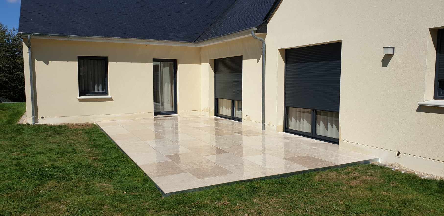 Photo d'une terrasse en céramique