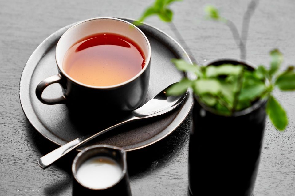 Eine Tasse Tee, empfohlen durch die Naturheilpraxis Karin Gögelein
