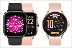 Zwei Smartwatches liegen nebeneinander auf einem weißen Hintergrund.