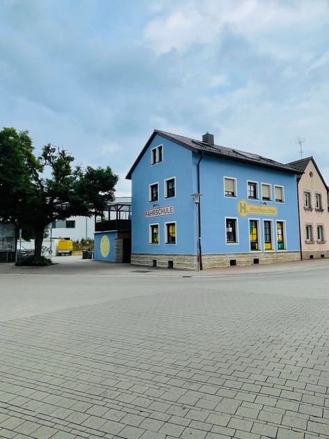 Bild vom Bürohaus der Fahrschule Hochreuther