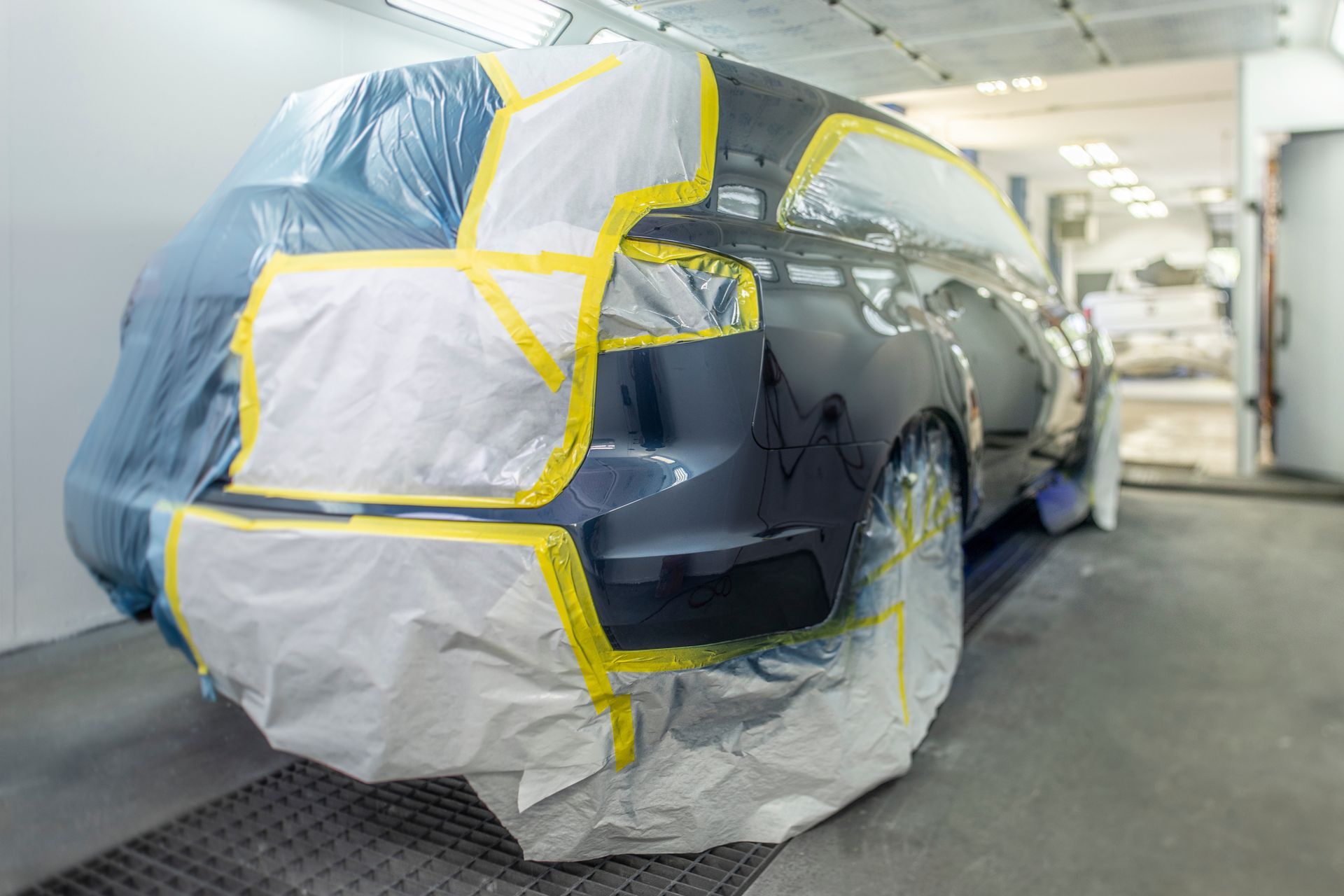 Protection de vitrages automobiles avant les travaux de peinture de carrosserie