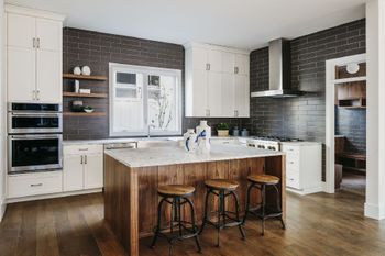 moderne Küche aus Holz