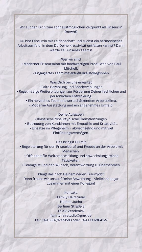 Einladungskarte für eine Hochzeit in Marathi mit braunem Rand, mit Namen, Daten und Details.