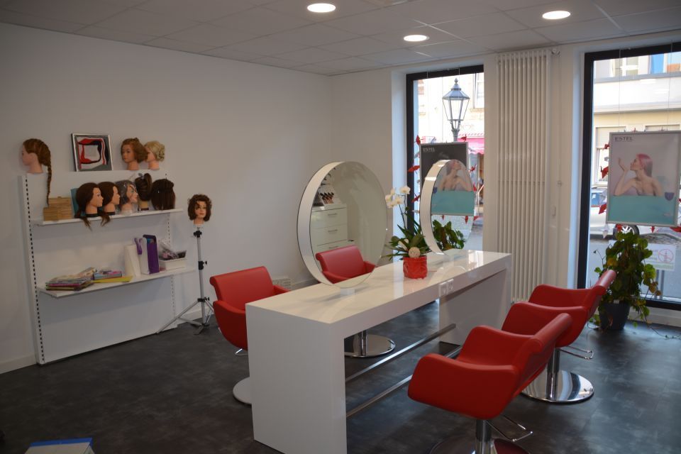 Frisiertisch mit zwei runden Spiegeln