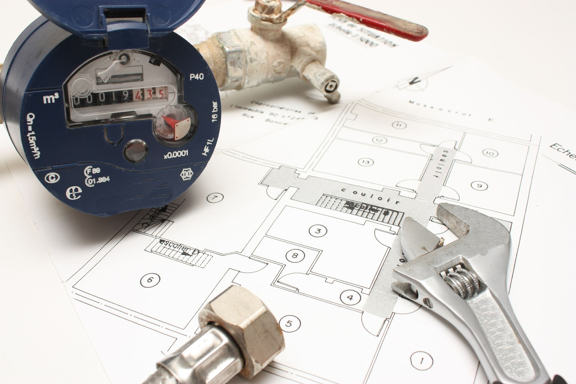 Des outils de plomberie.