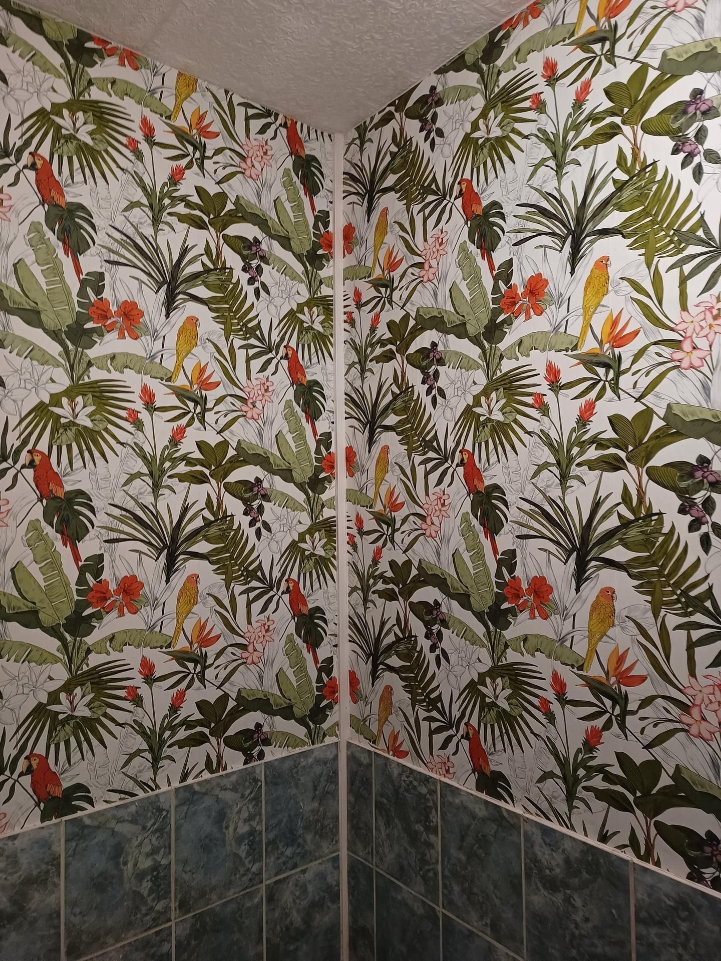 Papier peint à motifs tropicaux