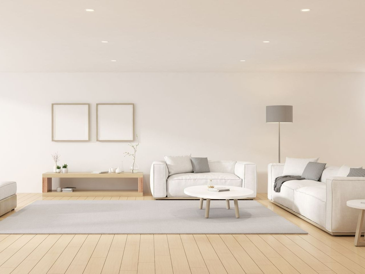 Salon avec murs blancs