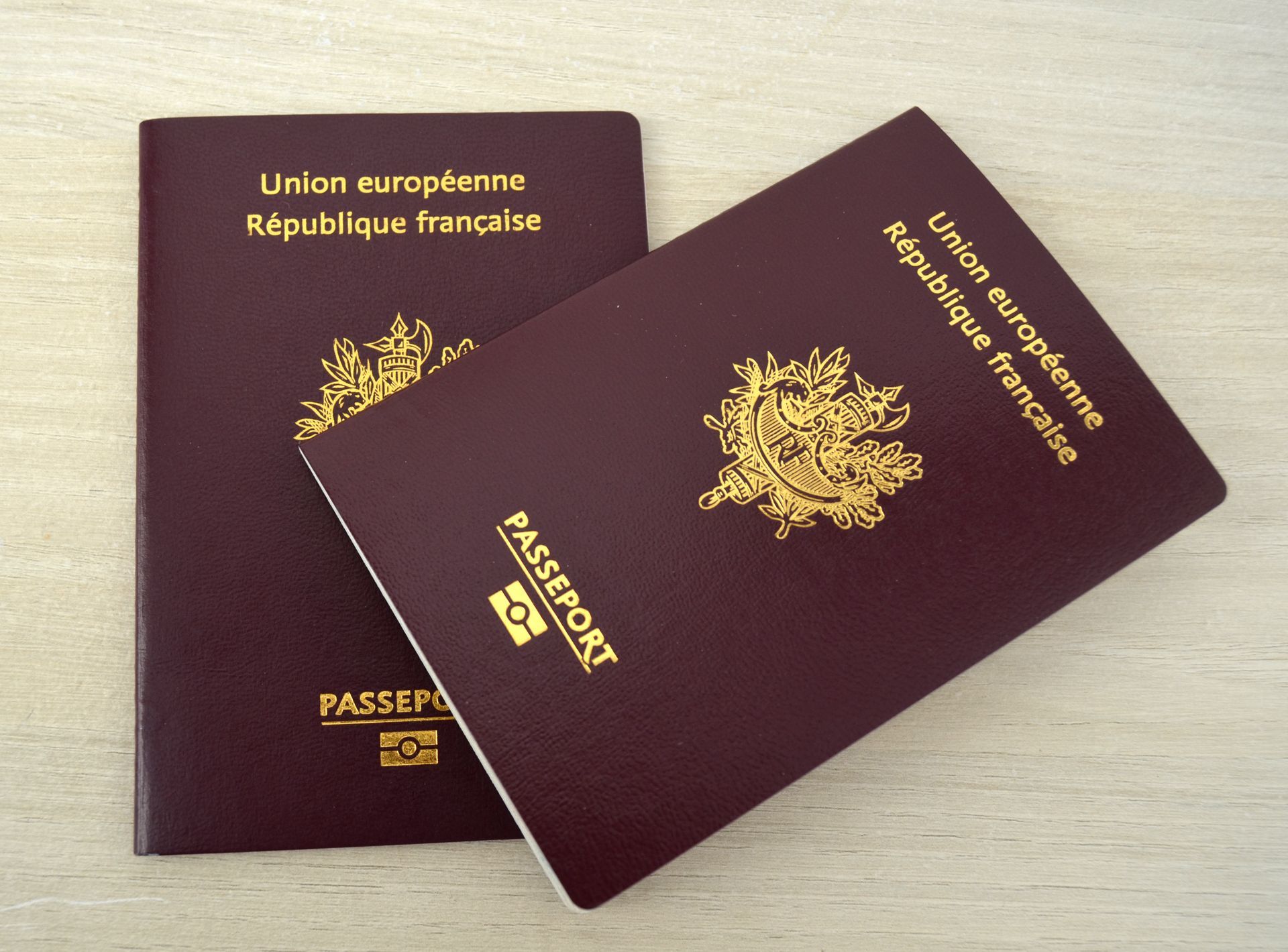 Deux passeports.