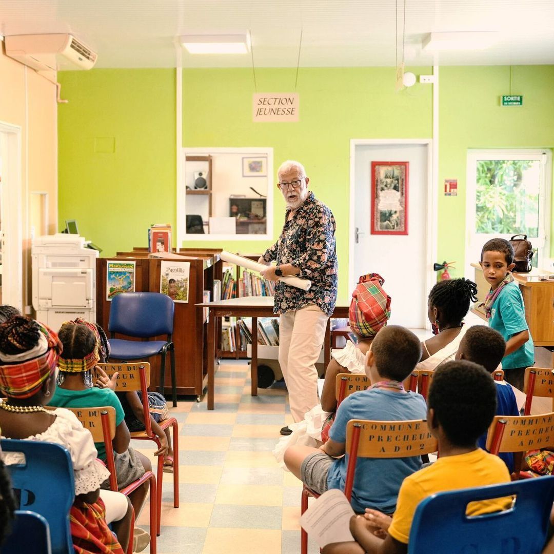 Des élèves dans une école.