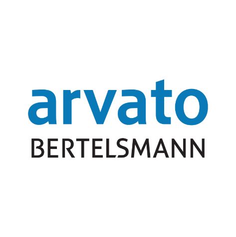 Das Logo von Arvato Bertelmann ist blau und schwarz auf weißem Hintergrund.
