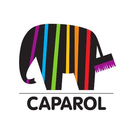 Ein bunter Elefant mit einer Bürste