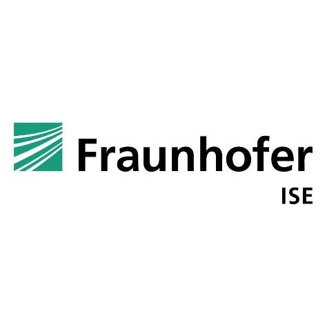 Logo des Fraunhofer ISE: Grünes Quadrat mit schrägen Linien, Text „Fraunhofer“ und „ISE“ in Schwarz.
