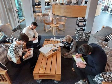 Interaktive Gruppenarbeit während eines Lean Six Sigma Trainings der Six Sigma Akademie Deutschland in München
