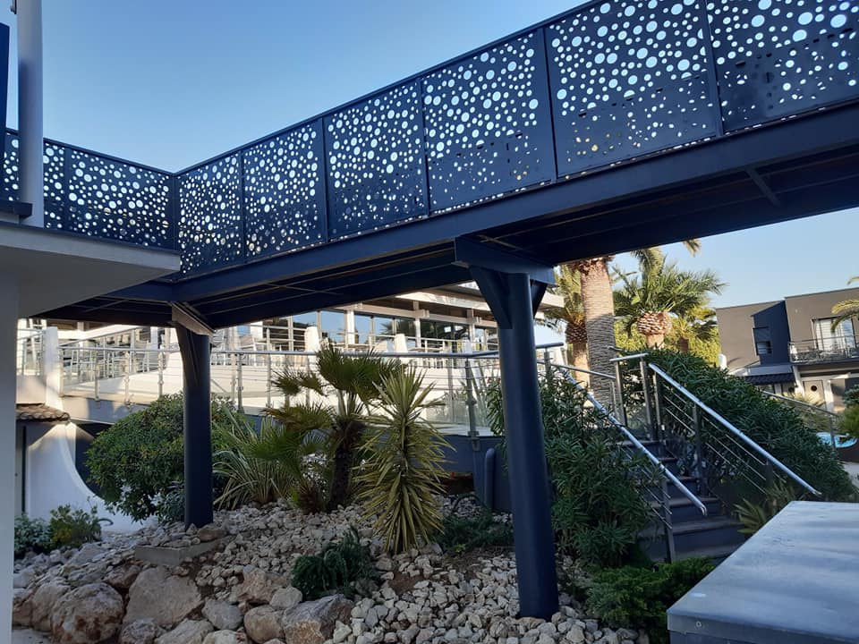 Passerelle armature en métal
