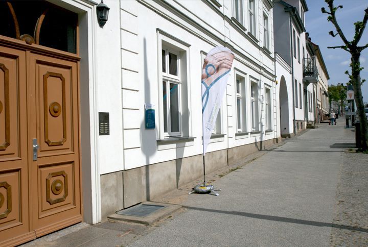 Ansicht des Gebäudes der Strelitzphysio GmbH in der Schloßstraße Neustrelitz Richtung Innenstadt
