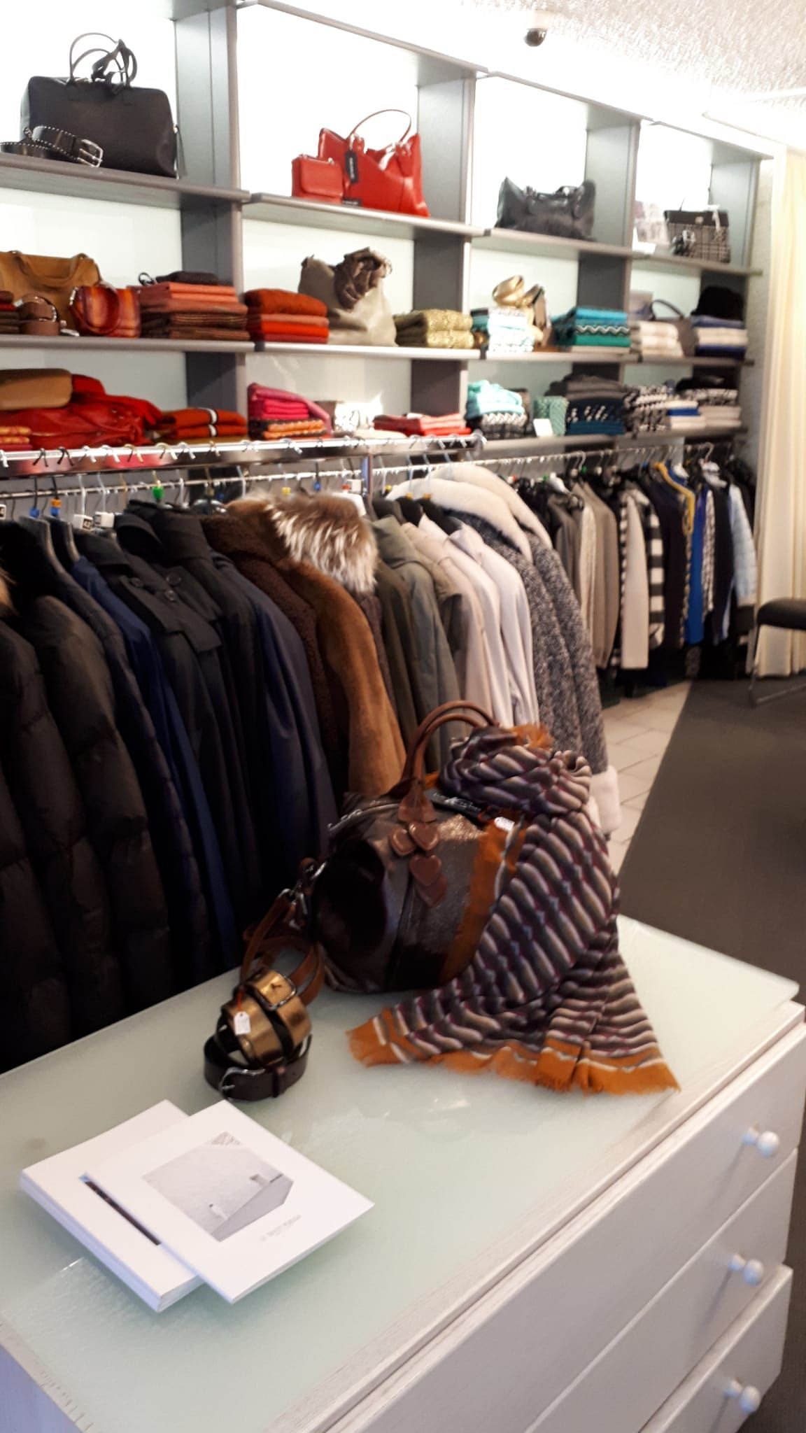Prêt-à-porter et accessoires de grandes marques à Yverdon-les-Bains - Croco les Styles