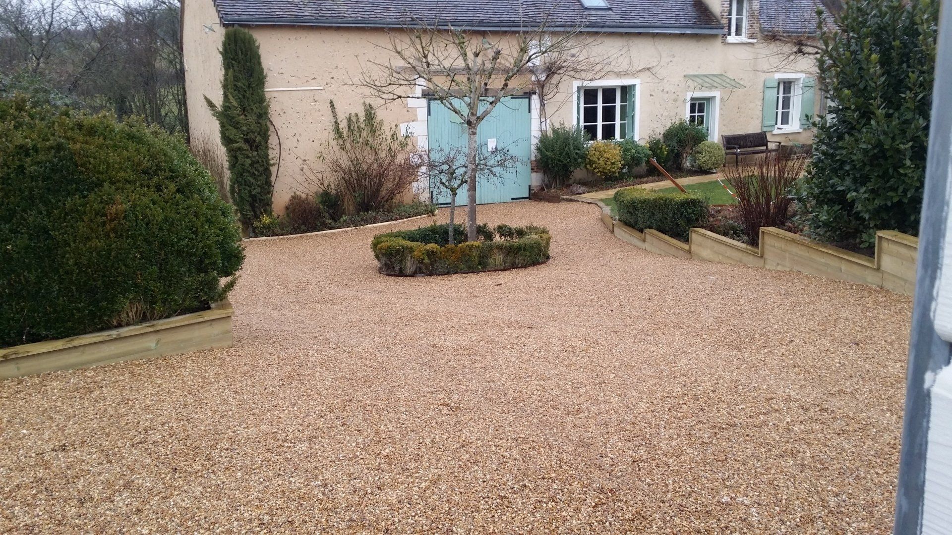 Entretien jardin et devant garage