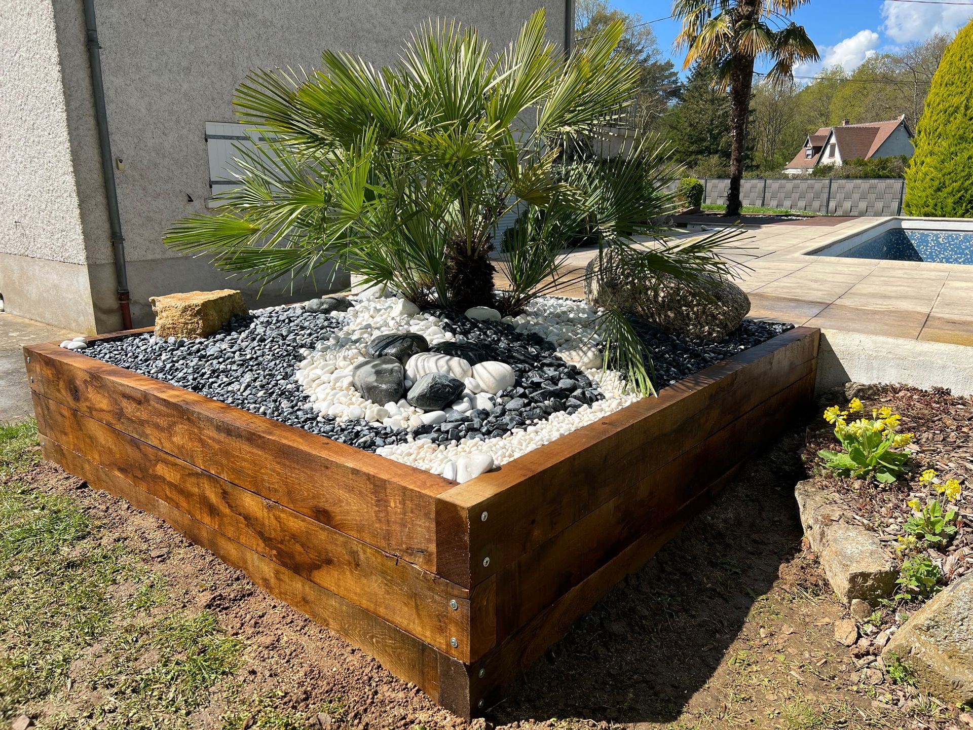 Construction en pierre pour aménagement de jardin et terrasse