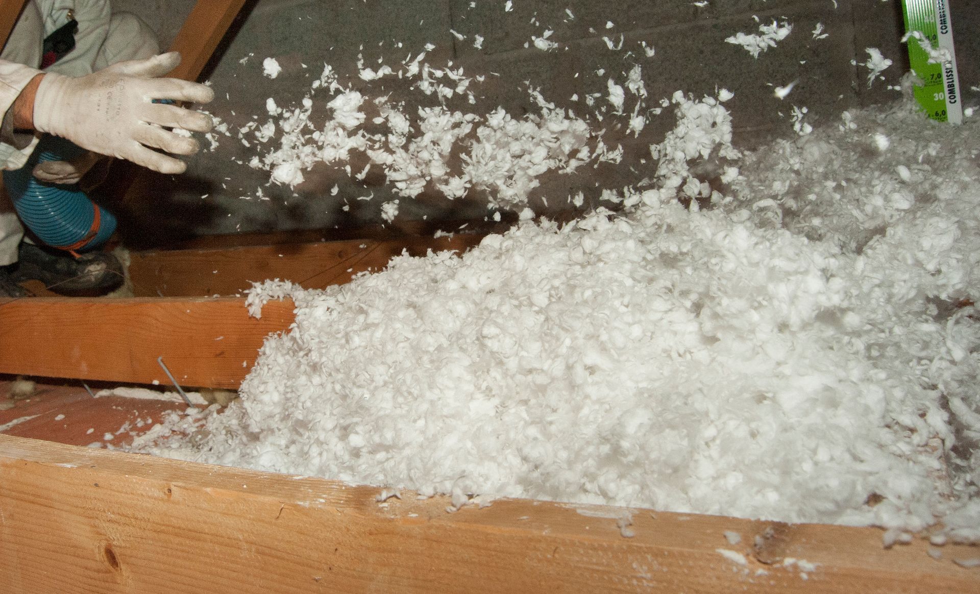 Isolation en flocons pour une couverture homogène des combles