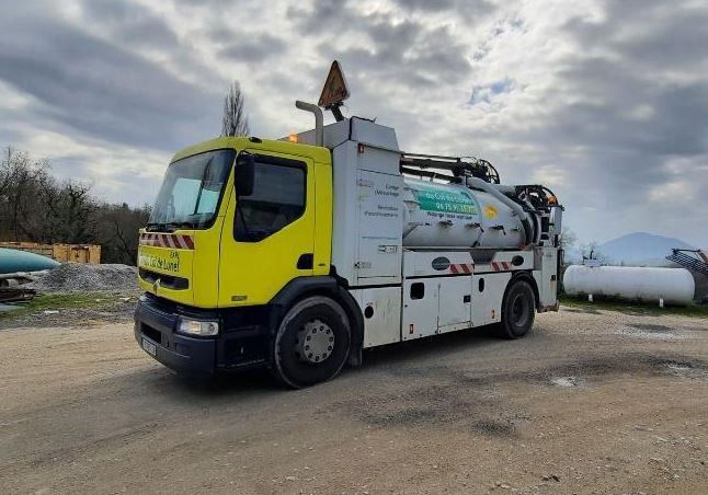 Camion d'assainissement jaune
