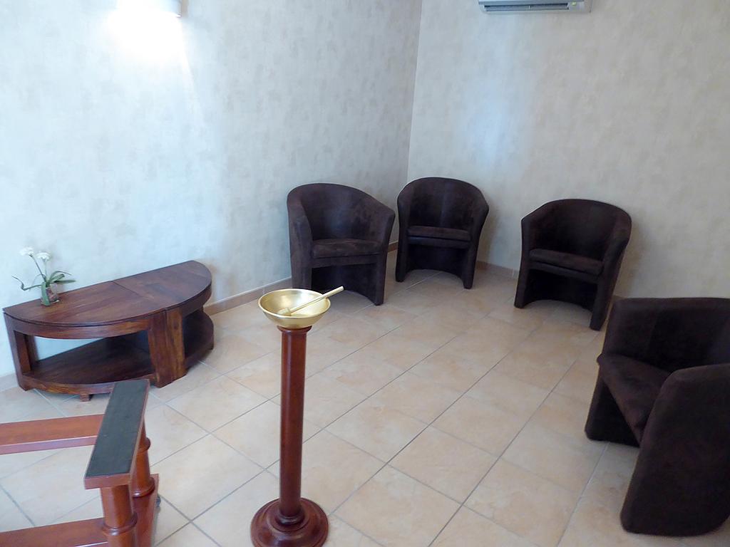 Salon funéraire avec fauteuils  de l'agence de La Tremblade