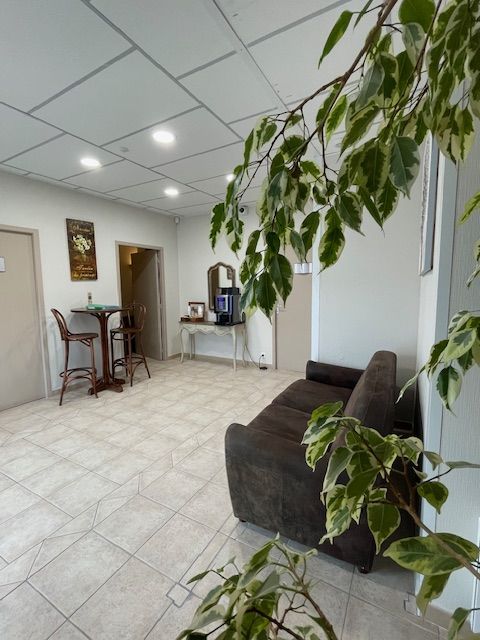 Salle d'attente de l'agence de Marennes