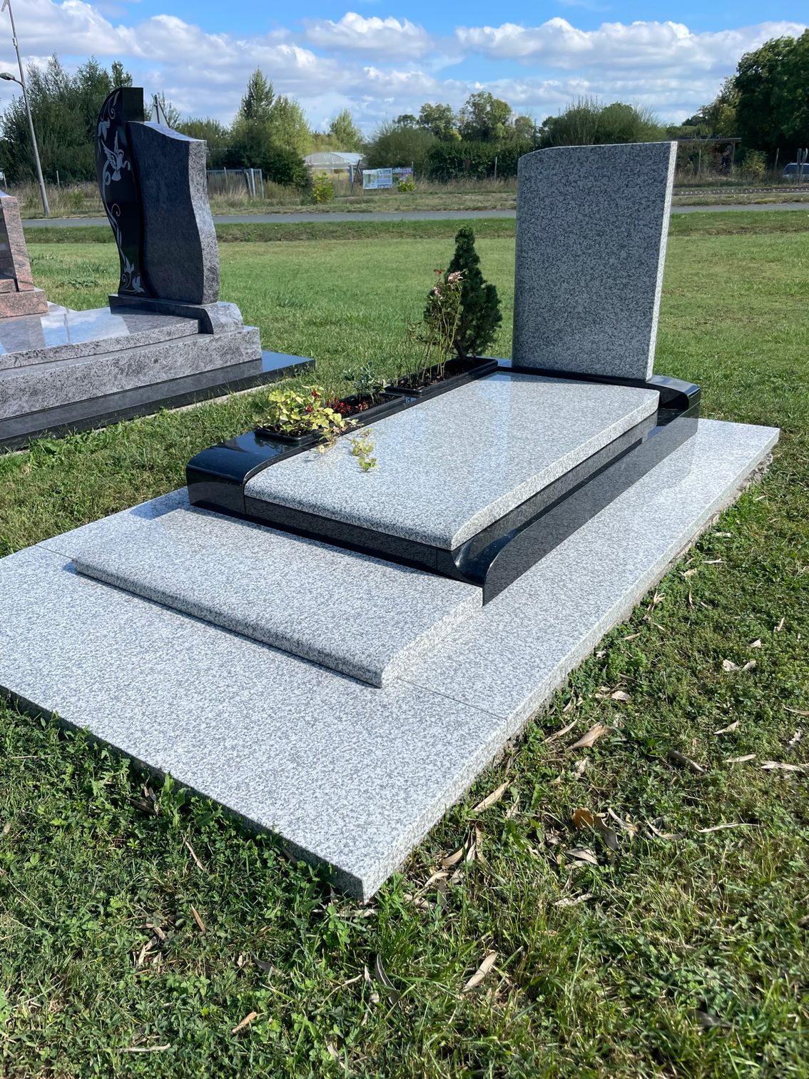 Pierre tombale en marbre neutre sans marque