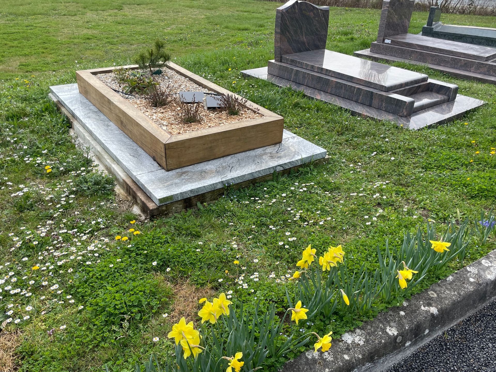 Différentes formes de sépulture dans l'herbe