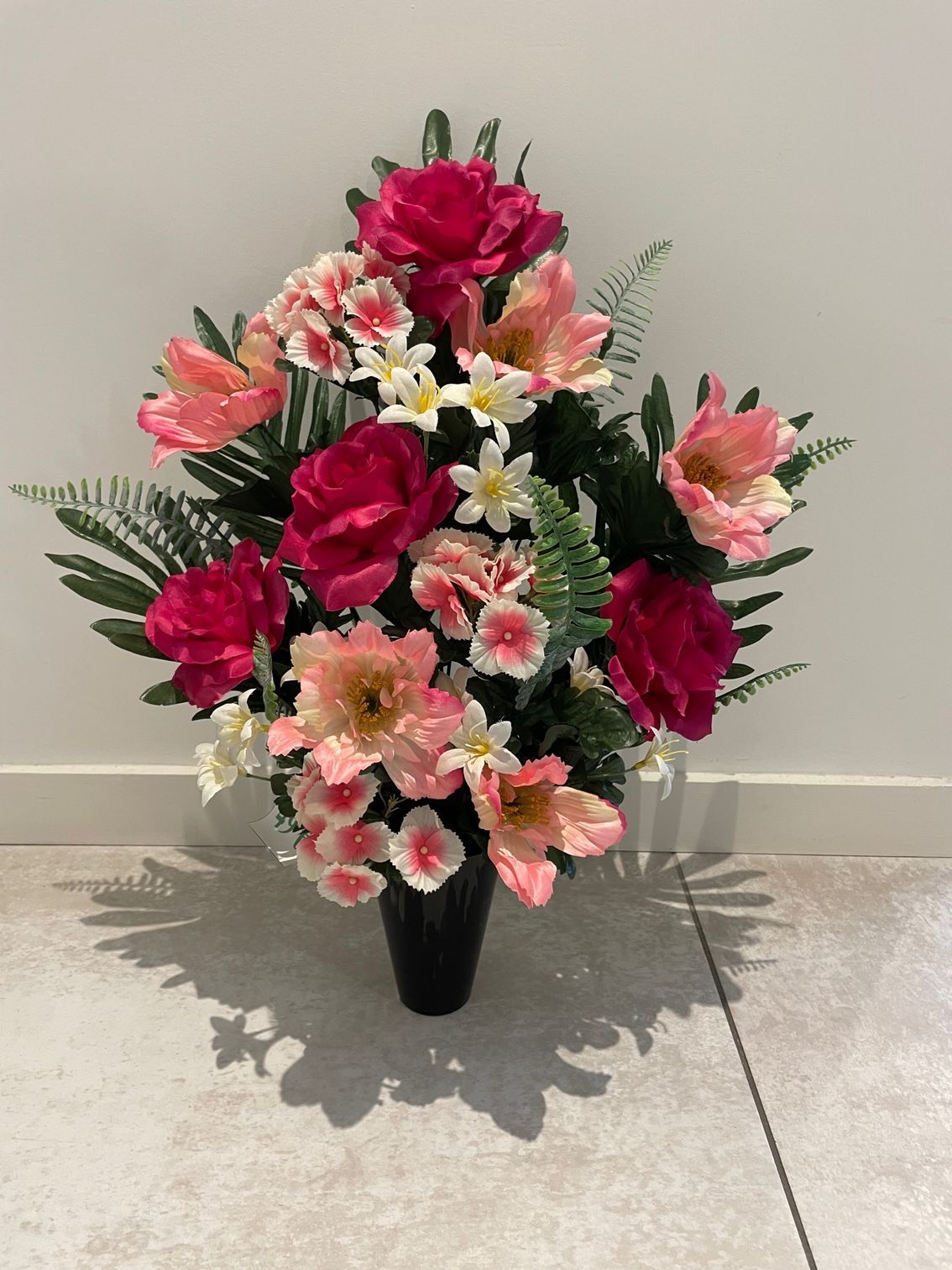 Bouquet de roses rouges, roses, et blanches