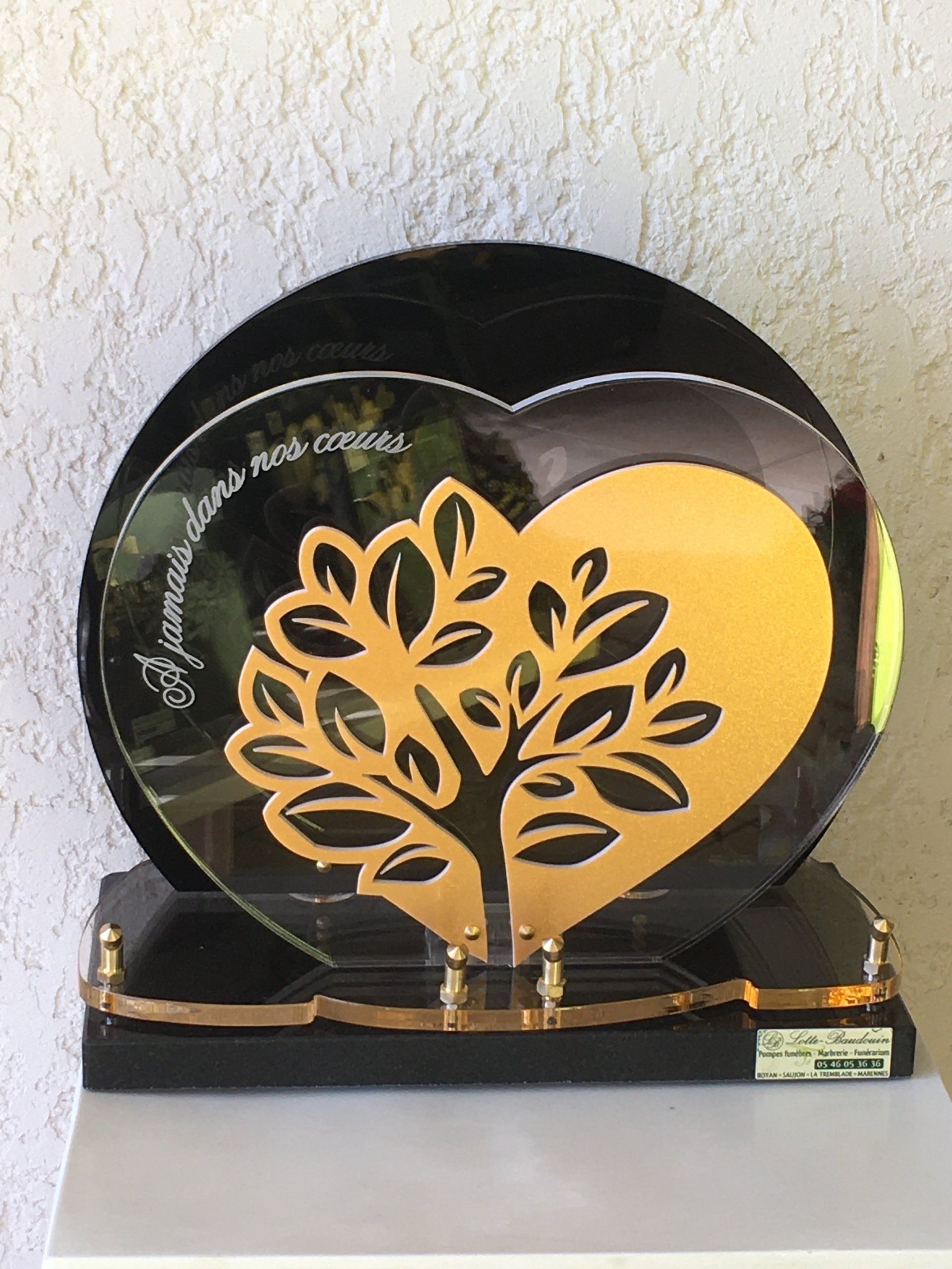 Plaque en forme de coeur avec arbre intégré