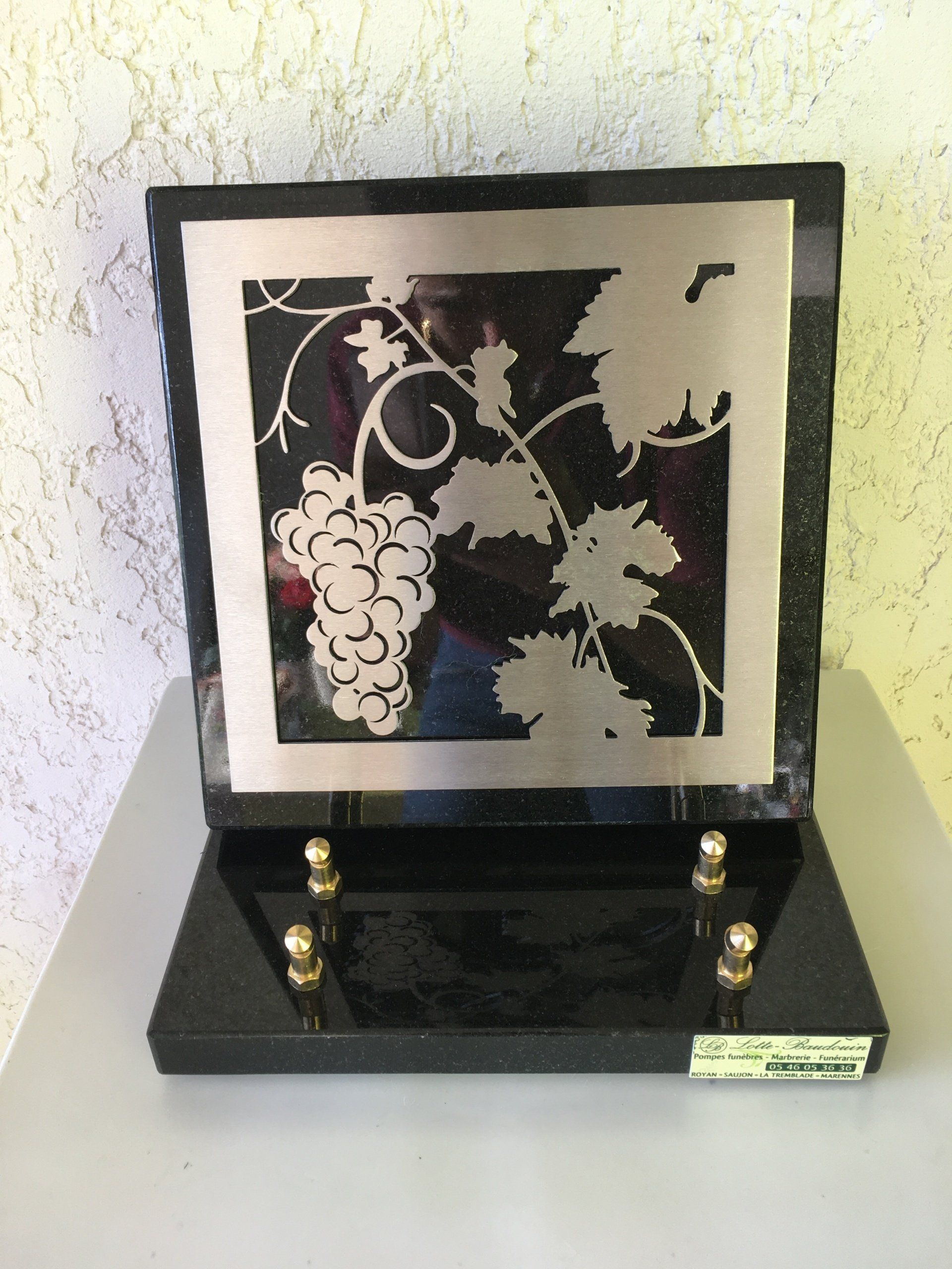 Plaque gravée avec vigne