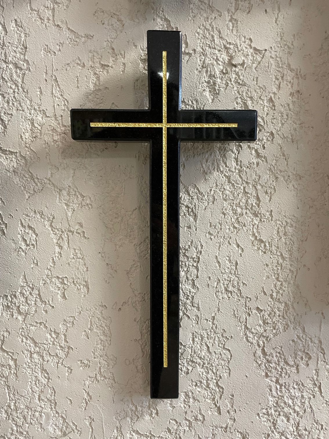 Croix noire et or