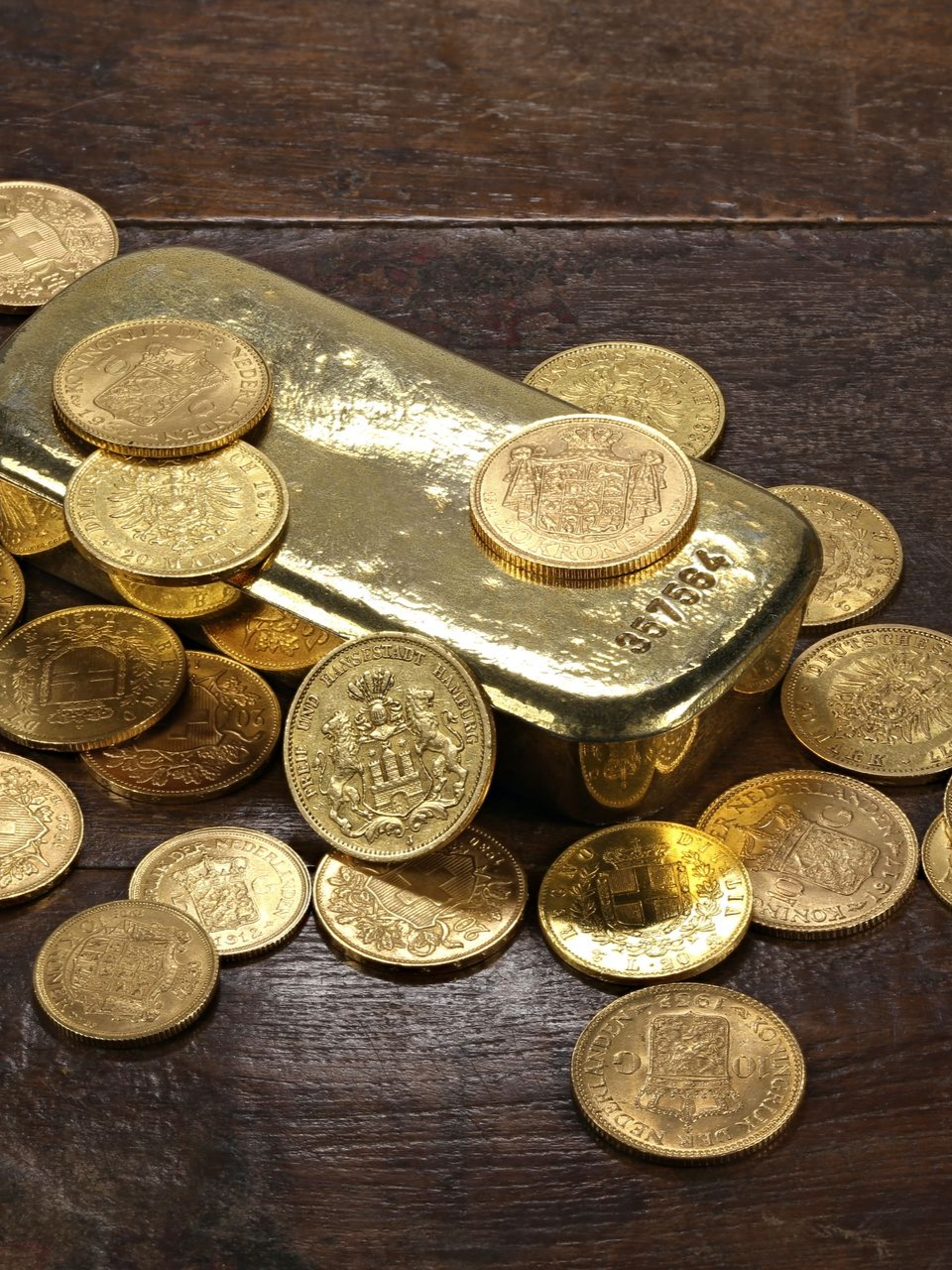 Des pièces et un lingot d'or