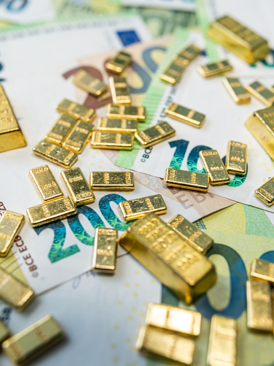 Un tas de lingots, de lingotins et de billets