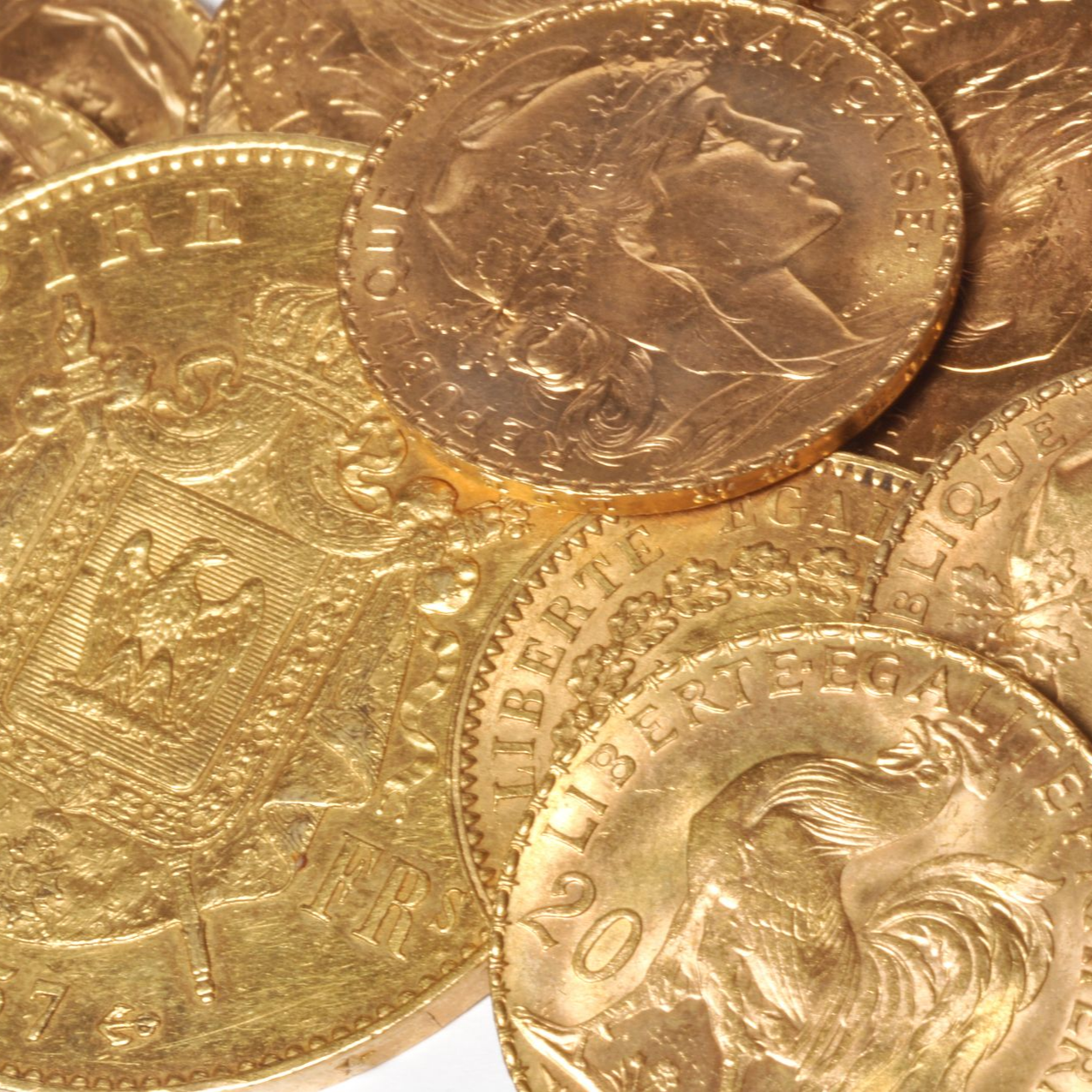 Plusieurs pièces d'or les unes sur les autres